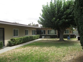 433 W Ramona Dr in Rialto, CA - Foto de edificio - Building Photo