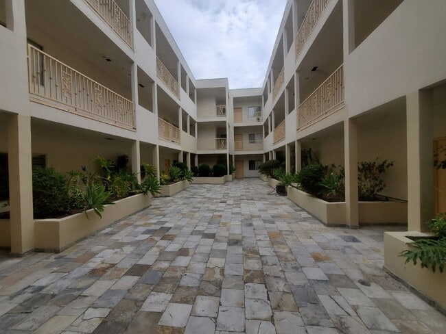 10849 Fruitland Dr in Los Angeles, CA - Building Photo - Building Photo