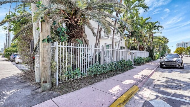 930 10th St in Miami Beach, FL - Building Photo - Building Photo