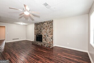 5009 Hawthorne Ct in Smyrna, GA - Building Photo - Building Photo
