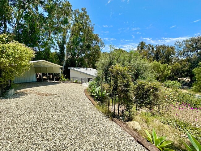 29051 Pacific Coast Hwy, Unit #B in Malibu, CA - Foto de edificio - Building Photo