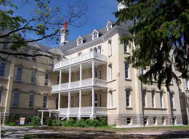 Building 800 in Traverse City, MI - Foto de edificio - Primary Photo