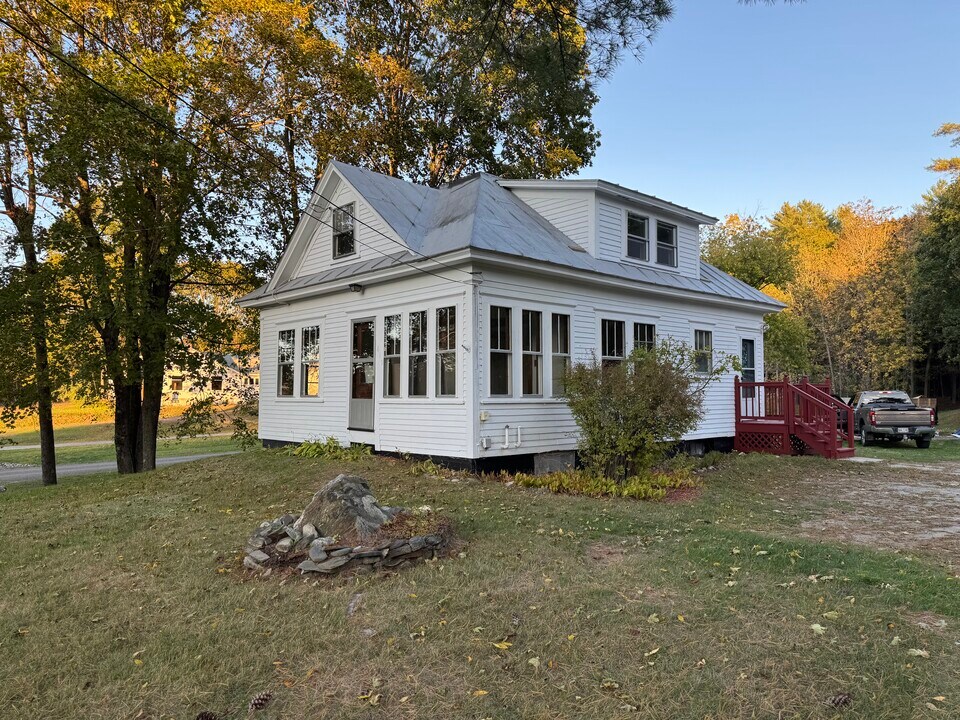 619 Riverside Dr in Augusta, ME - Building Photo