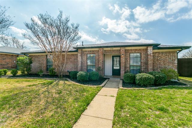 1730 Clarendon Dr in Lewisville, TX - Building Photo