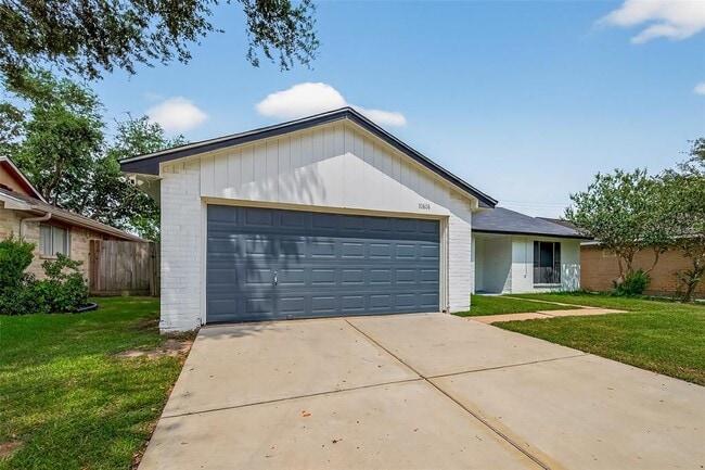 10606 Forest Leaf Dr in Sugar Land, TX - Building Photo - Building Photo