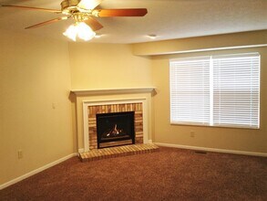 8778 Woodridge Dr in Florence, KY - Building Photo - Building Photo