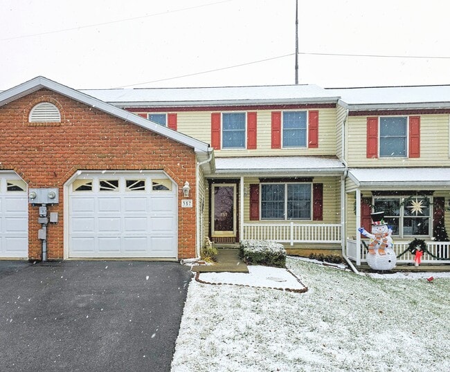 357 Acorn Cir in Lebanon, PA - Building Photo - Building Photo