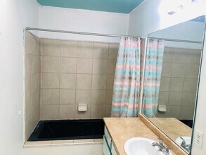 9307 Woodward Lake Dr in Oakdale, CA - Building Photo - Building Photo