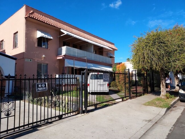 1645 N Harvard Blvd