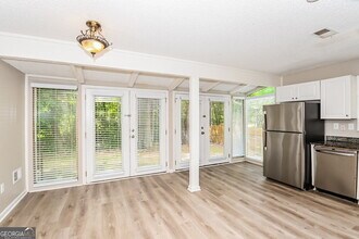 961 Woodmont Dr in Marietta, GA - Foto de edificio - Building Photo
