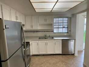 3060 Riverside Dr in Coral Springs, FL - Foto de edificio - Building Photo