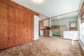 1220 SE Fullerton St in Roseburg, OR - Building Photo - Building Photo