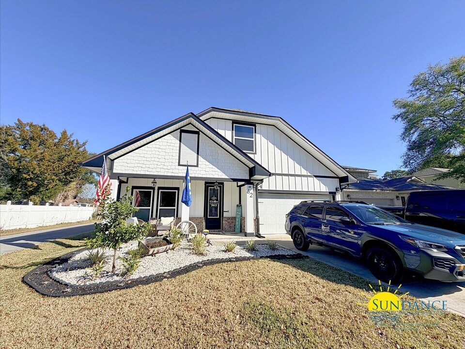 62 4th St in Shalimar, FL - Foto de edificio