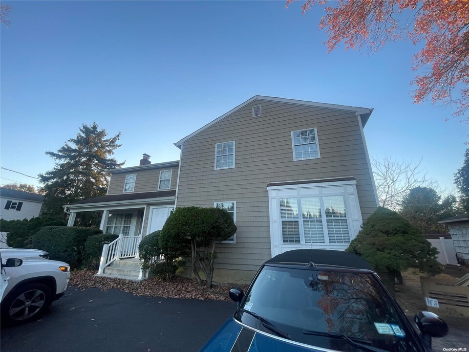 176 Jackson Ave-Unit -A in Syosset, NY - Building Photo