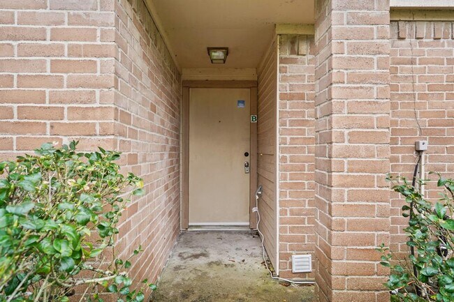 1911 Country Village Blvd-Unit -B in Humble, TX - Building Photo - Building Photo