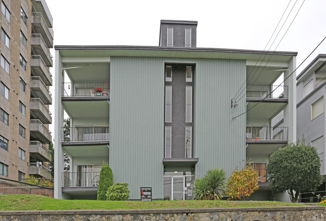 Emerald Court in New Westminster, BC - Building Photo - Building Photo