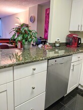 70 W Huron St, Unit 1007 in Chicago, IL - Foto de edificio - Building Photo