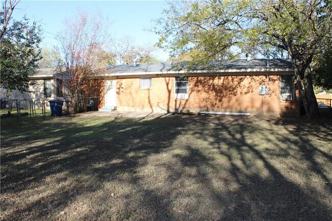 2303 Towbridge Cir in Austin, TX - Building Photo - Building Photo