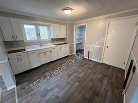 907 N Mason St in Saginaw, MI - Building Photo