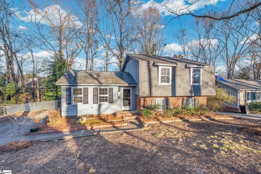 125 Newgate Dr in Simpsonville, SC - Building Photo