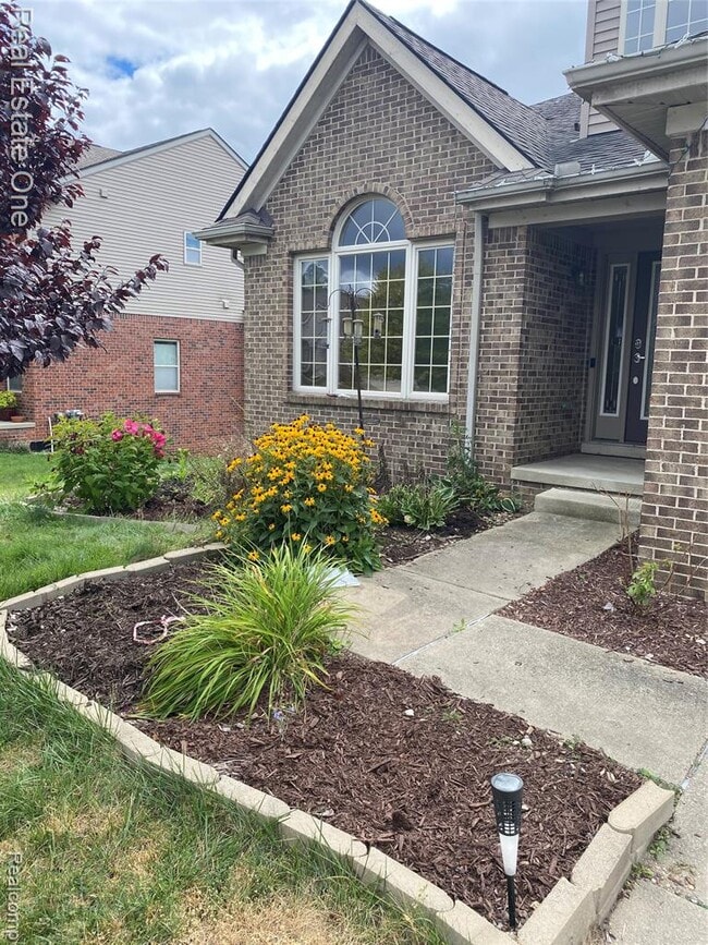 39206 Silverthorne Bend in Farmington Hills, MI - Building Photo - Building Photo