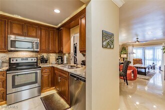 1519 Cape Coral Pkwy W in Cape Coral, FL - Foto de edificio - Building Photo