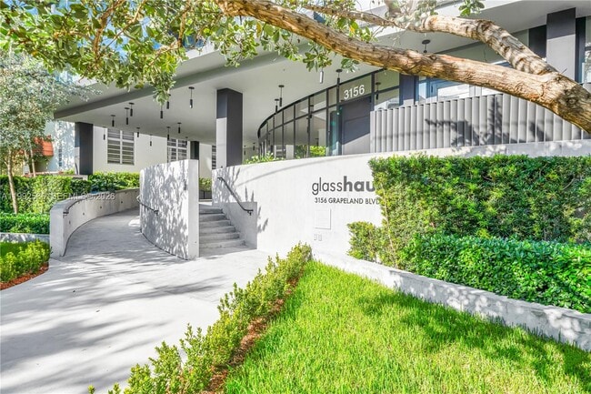 3156 SW 27th Ave in Miami, FL - Foto de edificio - Building Photo