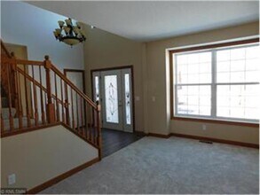 967 Earley Lake Curve in Burnsville, MN - Building Photo - Building Photo