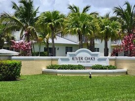 2543 Creekside Dr in Fort Pierce, FL - Building Photo