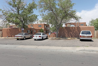 329-333 Pennsylvania St NE in Albuquerque, NM - Building Photo - Building Photo