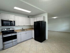 2500 Johnson St in Hollywood, FL - Building Photo - Building Photo