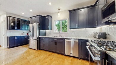 14 Chestnut St in Stoneham, MA - Building Photo - Building Photo