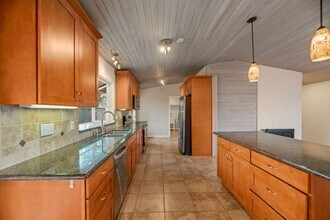 1836 125th Ave SE in Bellevue, WA - Building Photo - Building Photo