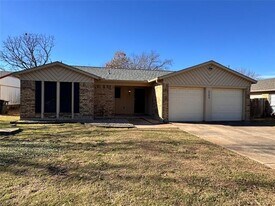 5204 Hideaway Ct in Arlington, TX - Building Photo