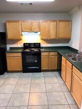 10617 Garbacz Dr in Austin, TX - Foto de edificio - Building Photo