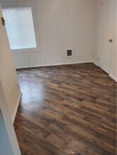 908 15th St, Unit 4 in Bremerton, WA - Foto de edificio - Building Photo