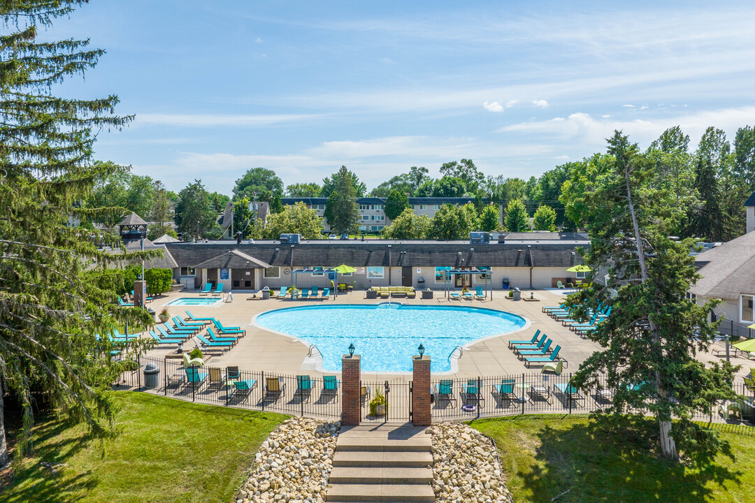 International Village Apartments in Bloomington, MN - Foto de edificio