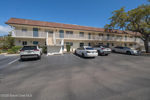 291 Cape Shores Cir in Cape Canaveral, FL - Building Photo