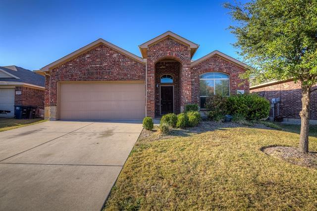 10825 Irish Glen Trail in Haslet, TX - Building Photo
