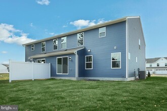 36 Shillington Ln in Carlisle, PA - Building Photo - Building Photo