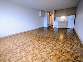 747 Amana St in Honolulu, HI - Building Photo