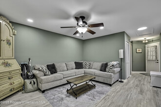 6395 Pinestand Ct in Spring Hill, FL - Building Photo - Building Photo