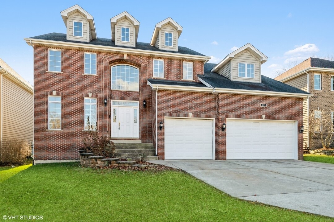 229 Kacie Ct in Westmont, IL - Building Photo