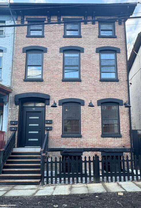 90 Lander St-Unit -Extra living space in Newburgh, NY - Foto de edificio