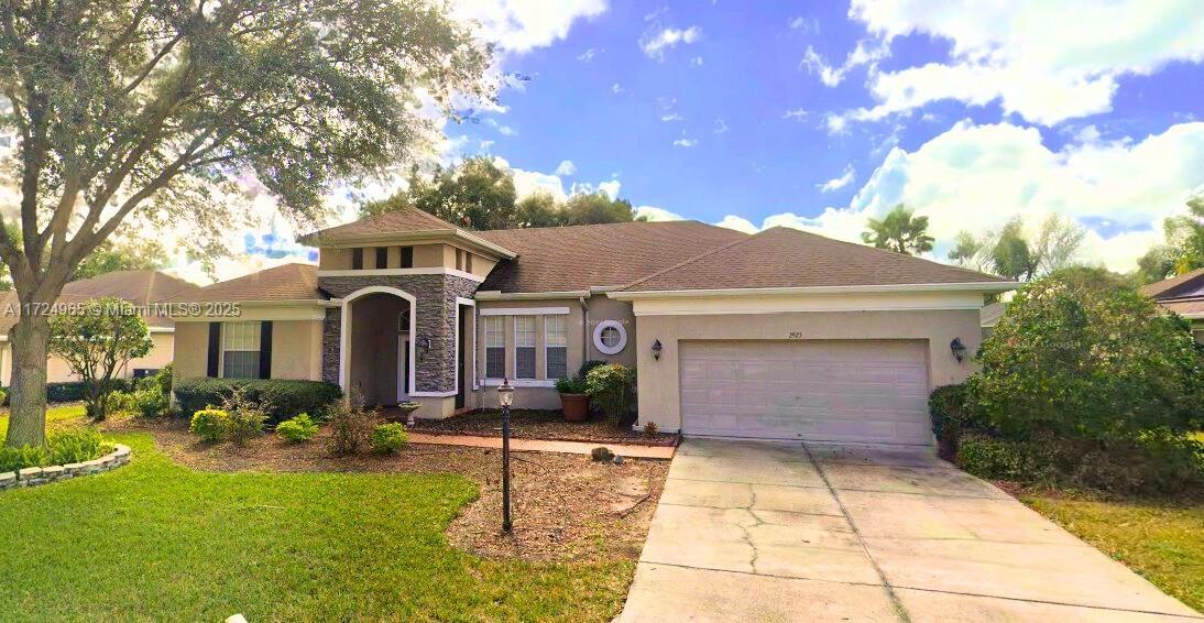 2925 Forest Hammock Dr in Plant City, FL - Building Photo