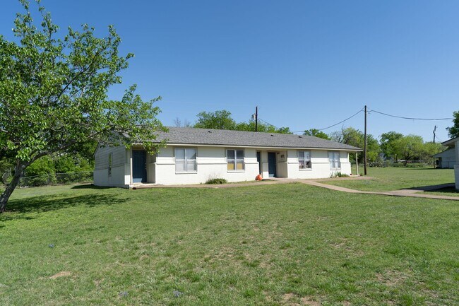 630 Hillcrest St in Hillsboro, TX - Building Photo - Building Photo