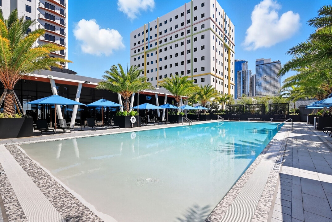 Atlantic Square in Miami, FL - Foto de edificio