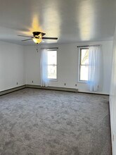138 E Oak St-Unit -A in Juneau, WI - Building Photo - Building Photo