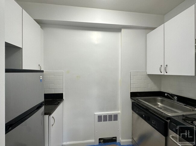 EAST 35 STREET in New York, NY - Building Photo - Building Photo