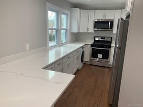 71 Lannon Pl in Port Washington, NY - Building Photo - Building Photo